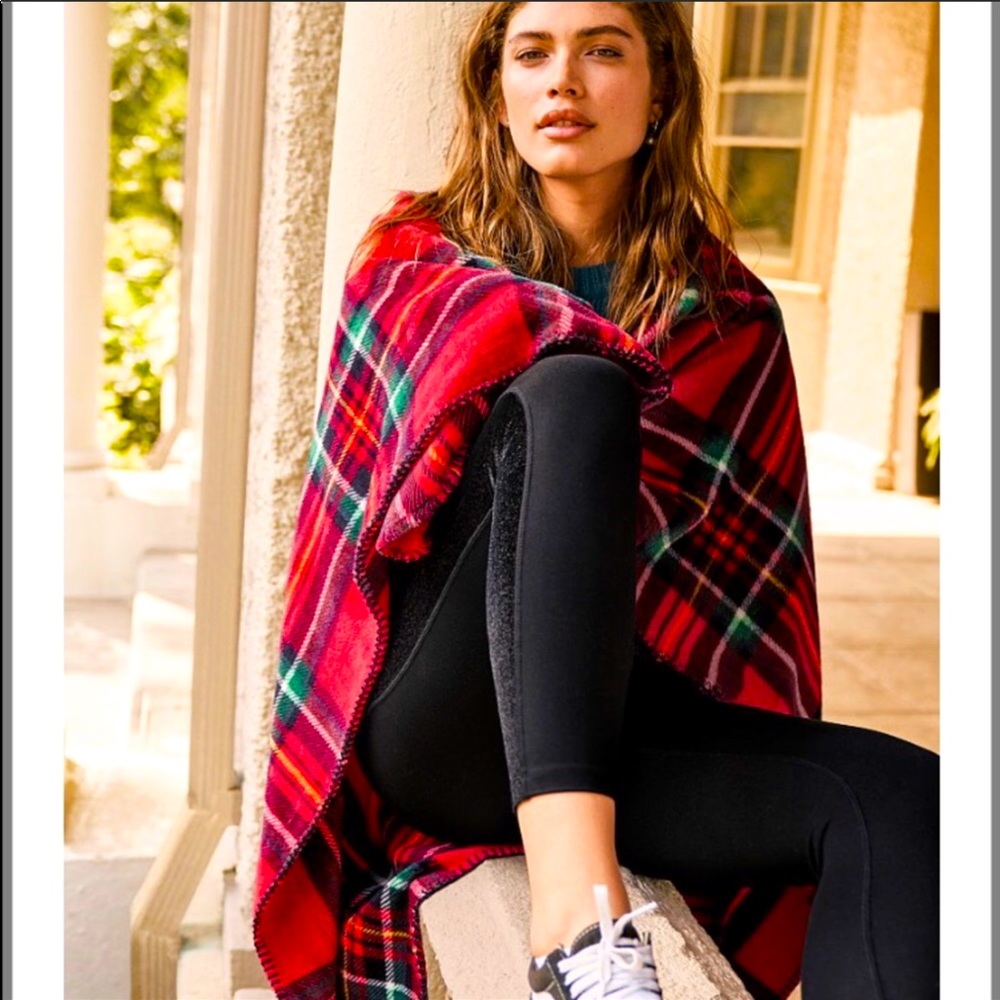 Victoria’s Secret Plaid Flannel Blanket NWT